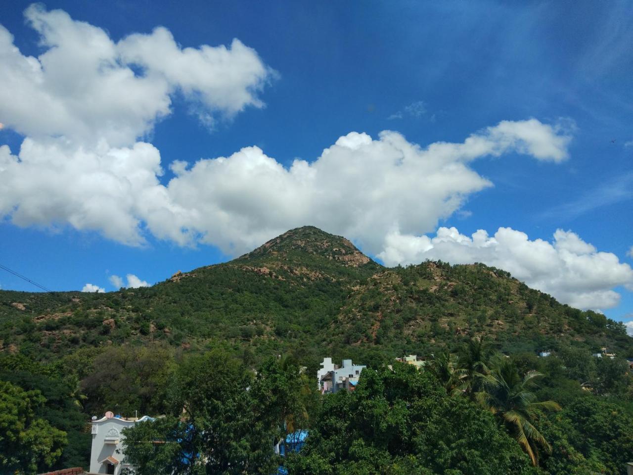 Appartamento Aishwarya Residency Tiruvannāmalai Esterno foto
